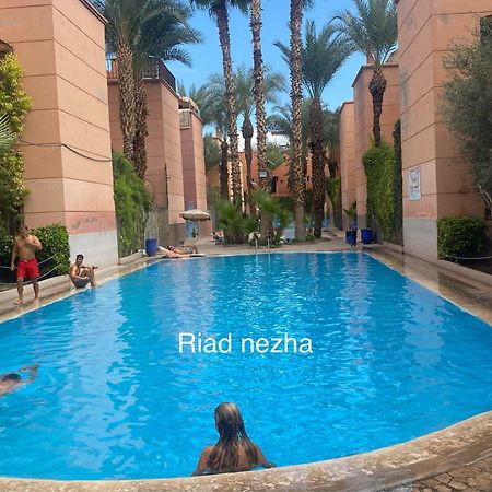 Riad Nezha Avec Jacuzzi Et 3 Piscines Au Coeur De Marrakesch Exterior foto
