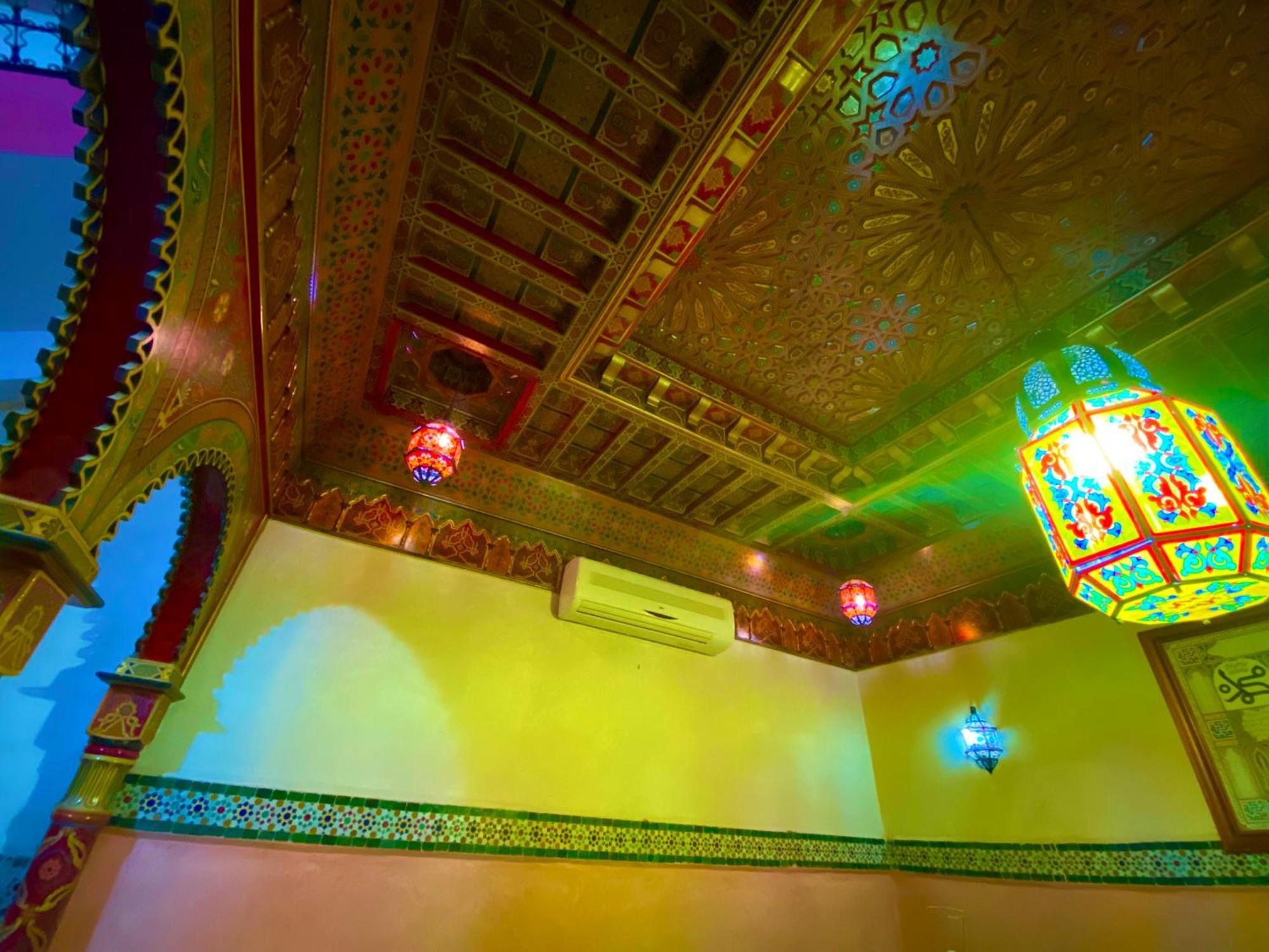Riad Nezha Avec Jacuzzi Et 3 Piscines Au Coeur De Marrakesch Exterior foto
