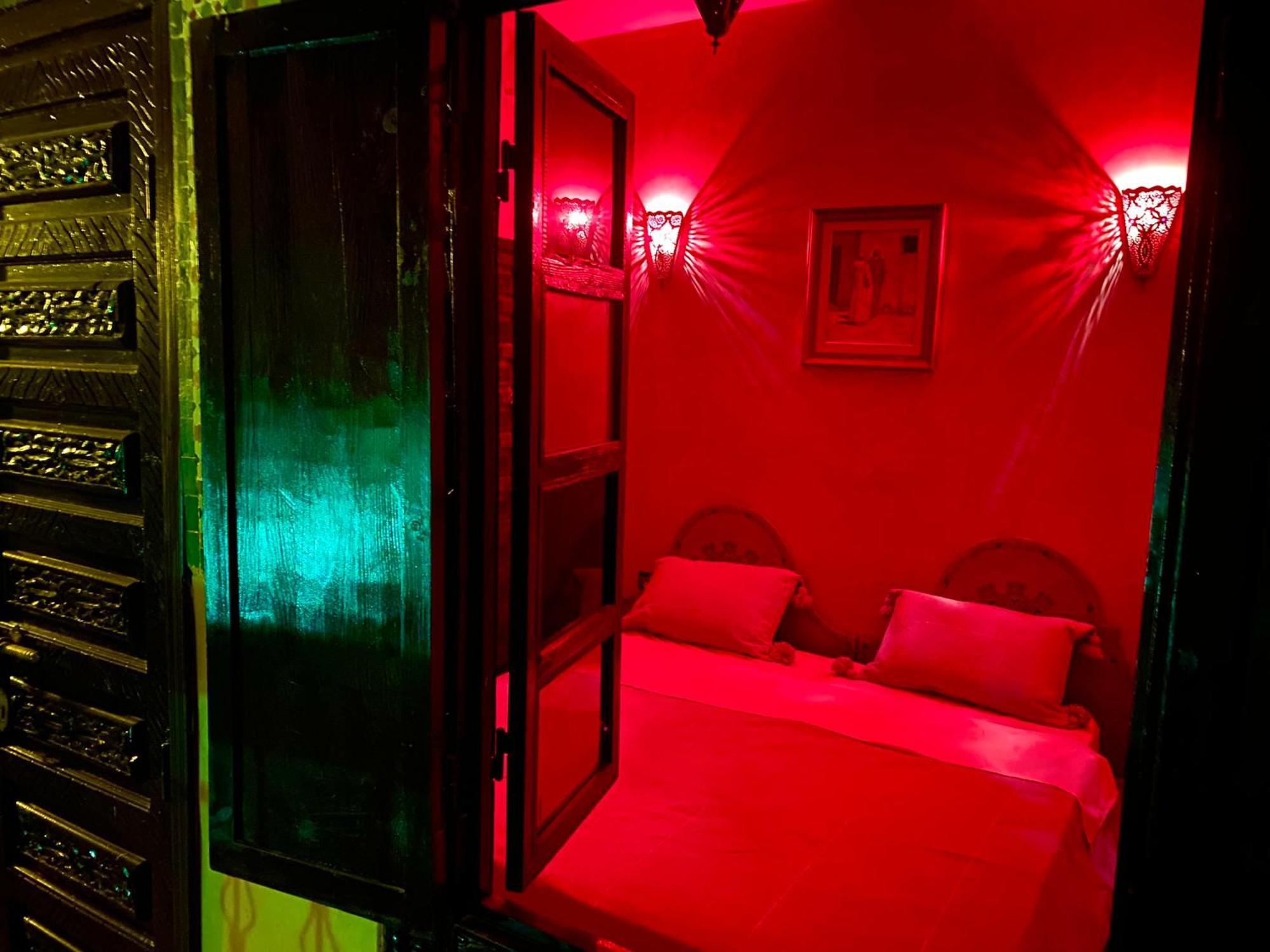 Riad Nezha Avec Jacuzzi Et 3 Piscines Au Coeur De Marrakesch Exterior foto