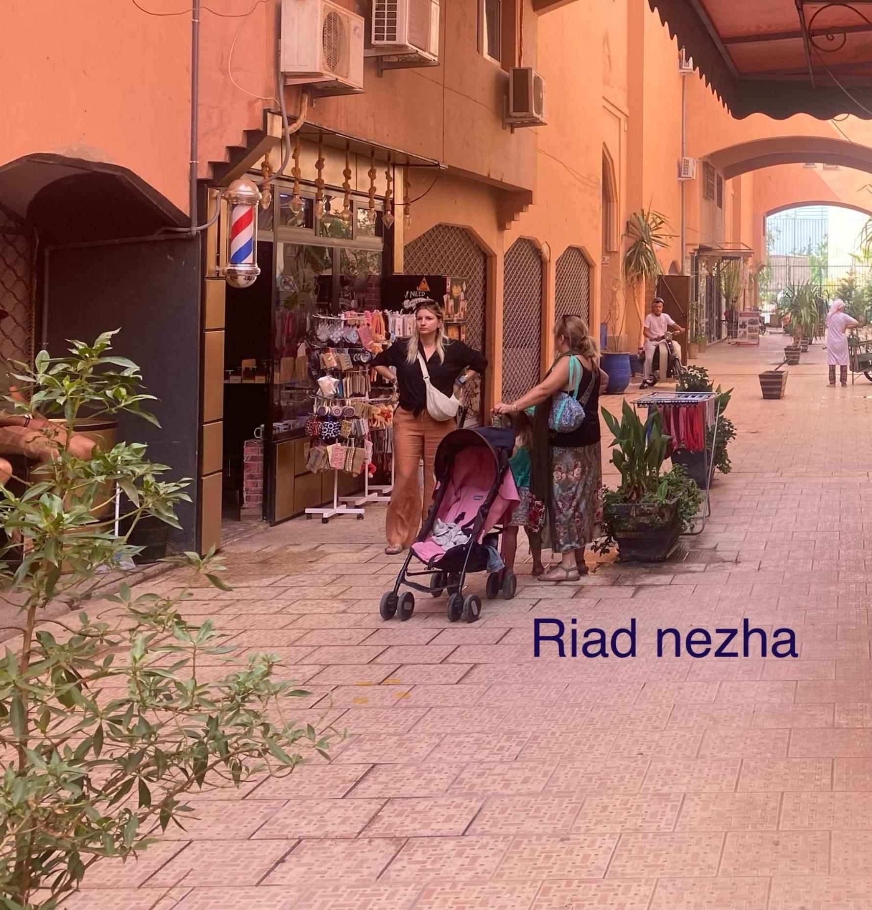Riad Nezha Avec Jacuzzi Et 3 Piscines Au Coeur De Marrakesch Exterior foto